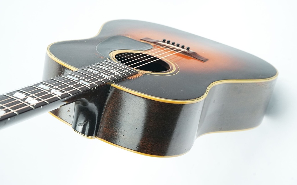 Gibson Southern Jumbo 1943-8.jpg