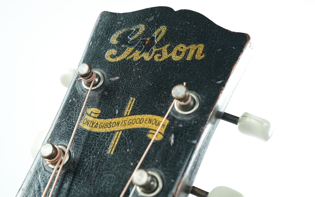 Gibson Southern Jumbo 1943-13.jpg