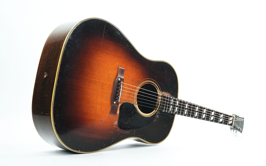 Gibson Southern Jumbo 1943-14.jpg