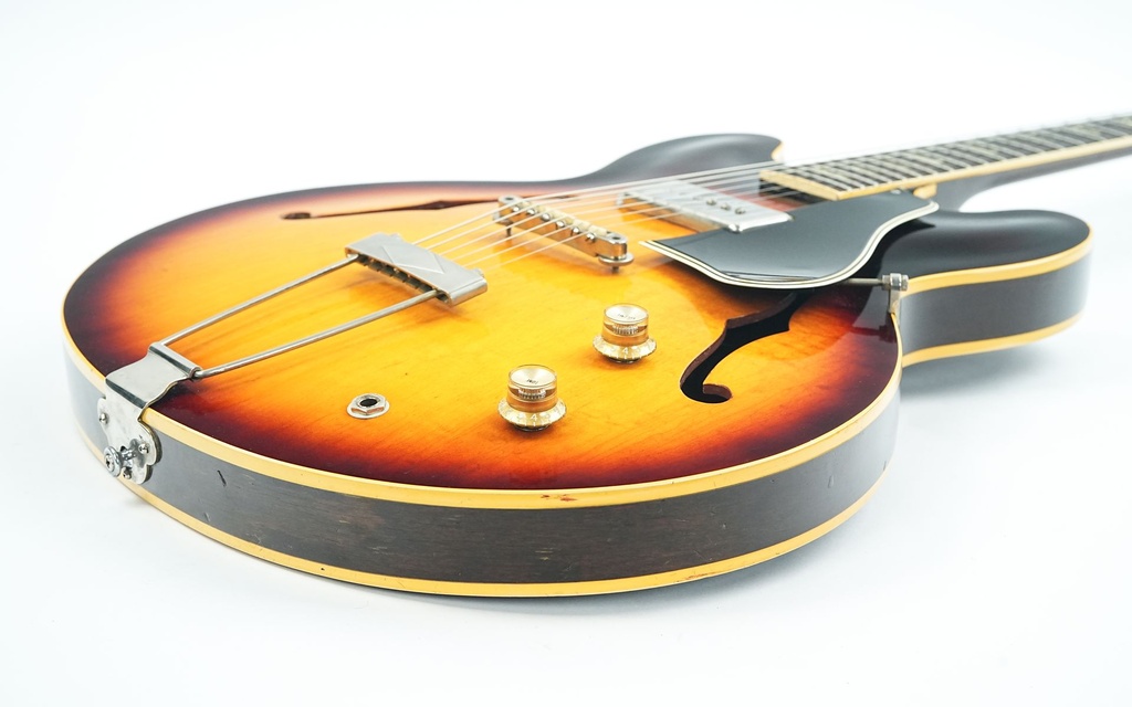 Gibson ES330T Sunburst 1963-11.jpg