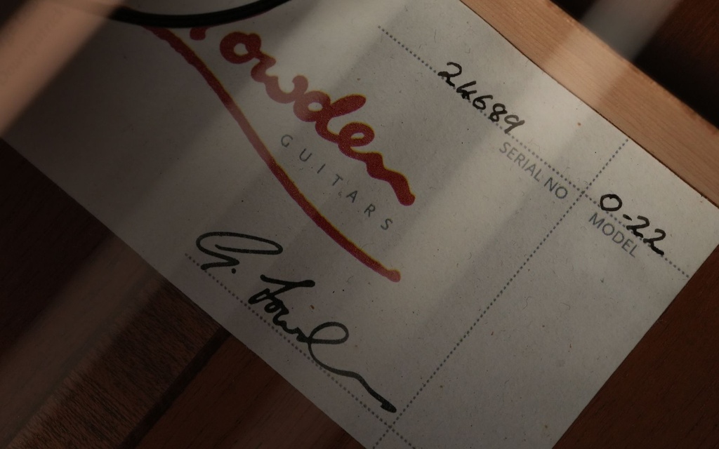 Lowden O22 Cedar Mahogany 2022-12.jpg