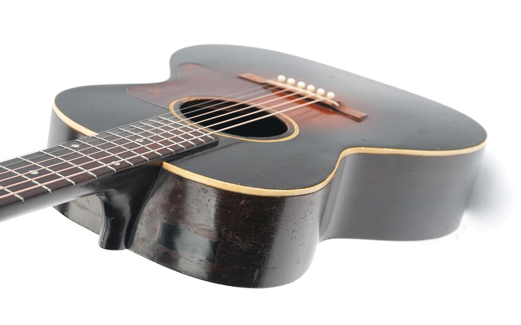 Gibson L00 Sunburst 1933-8.jpg