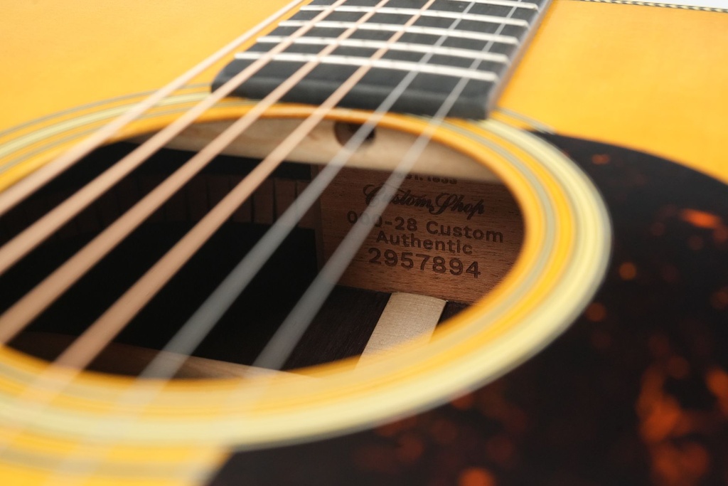 Martin Custom Shop 00028 1937 Adirondack Madagascar Stage 1 Aging-11.jpg