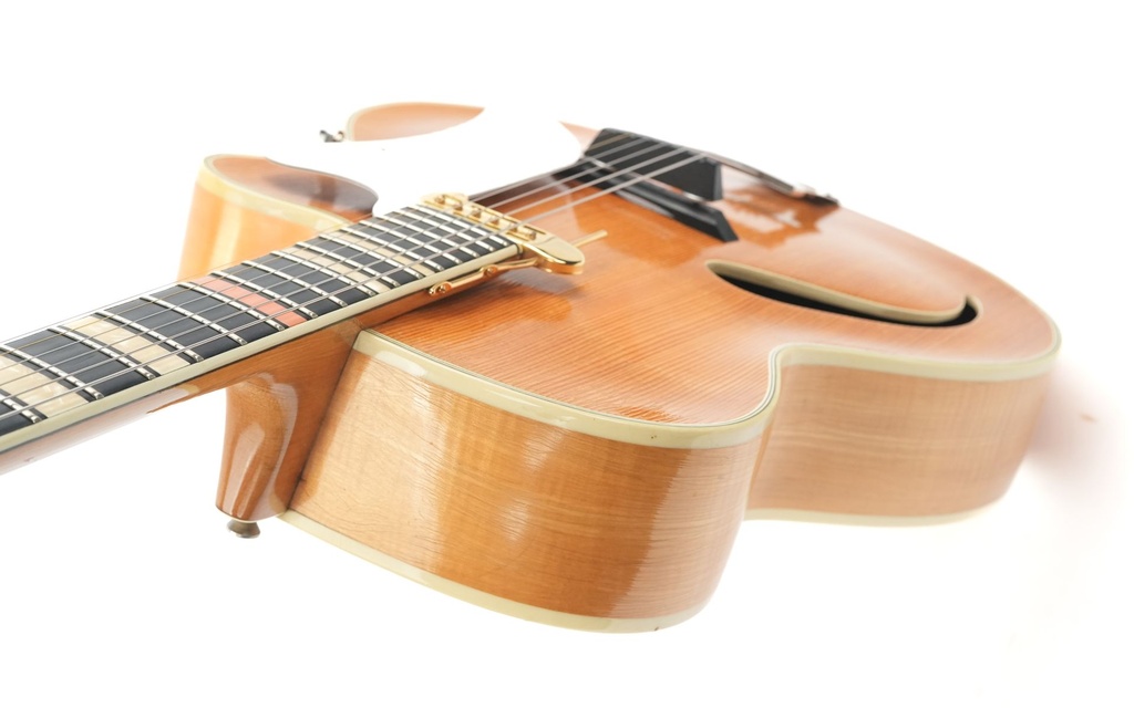 Hoyer Solist Archtop Natural 1950s -8.jpg