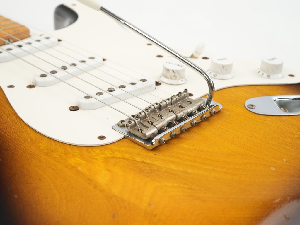 Fender Stratocaster Sunburst 1954-10.jpg