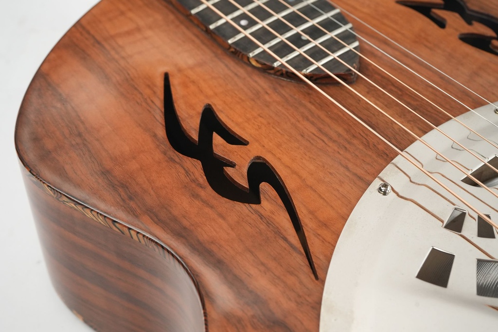 Rozawood Resophonic American Walnut 2014-12.jpg