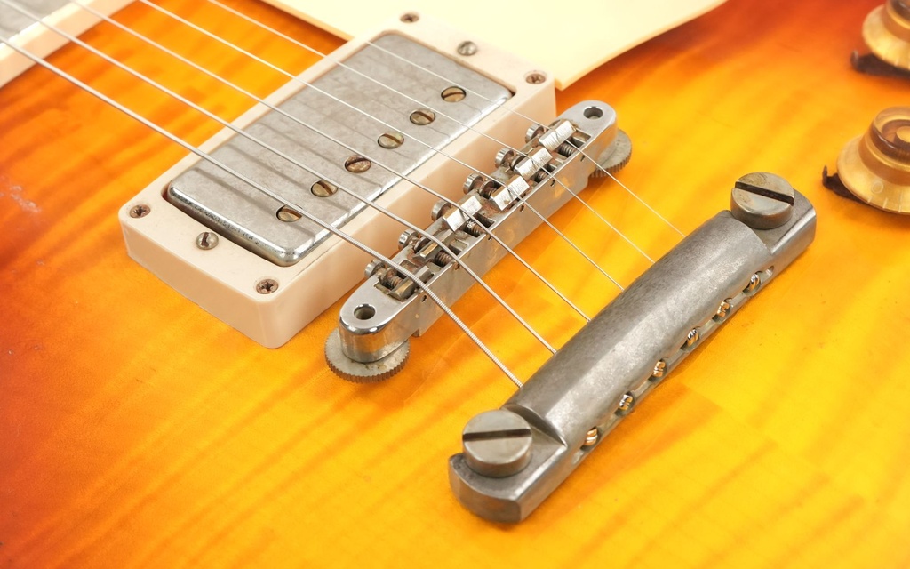 Gibson 1959 Les Paul Standard Reissue Light Aged Cherry Teaburst-10.jpg