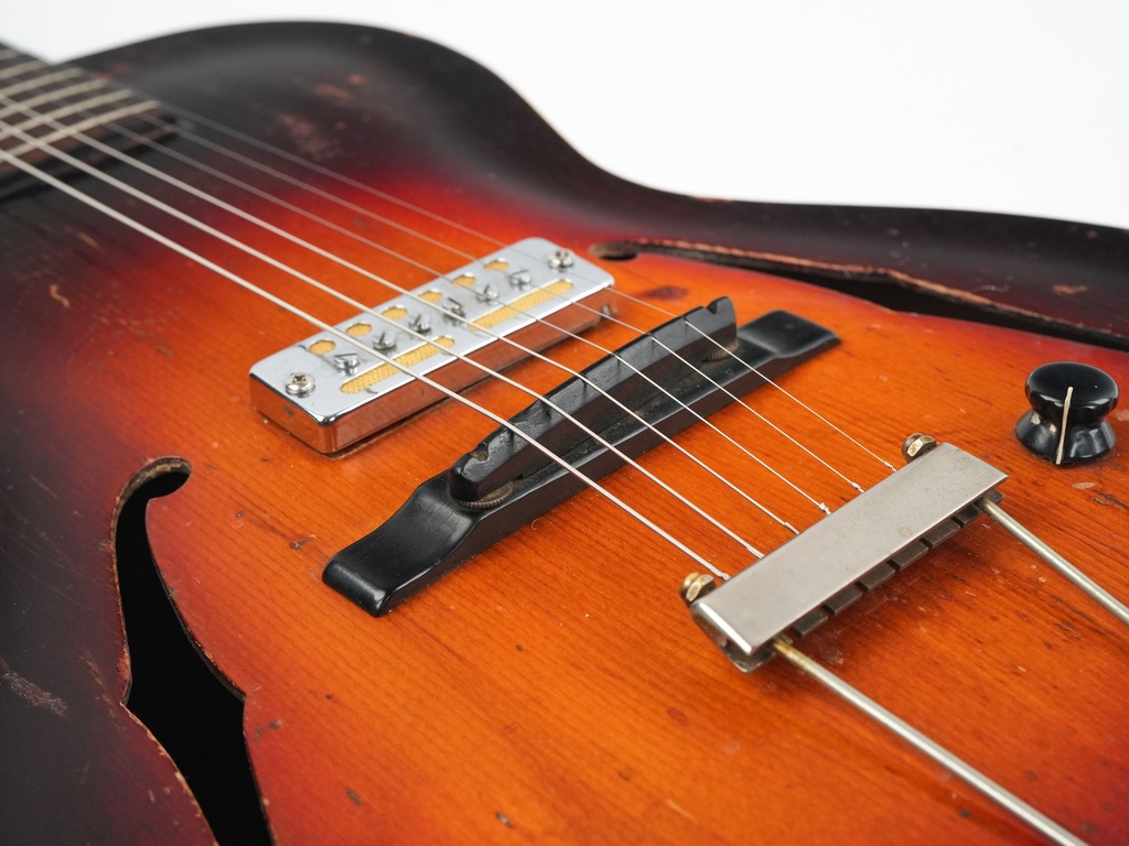 Gibson L37 1937-11.jpg