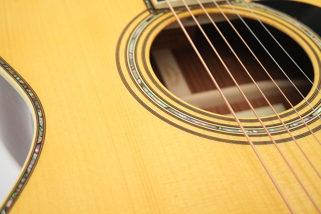 Martin 000-42EC 30th Anniversary-13.jpg