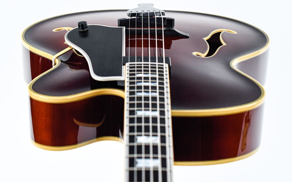 Benedetto Fratello Archtop 2002-12.jpg