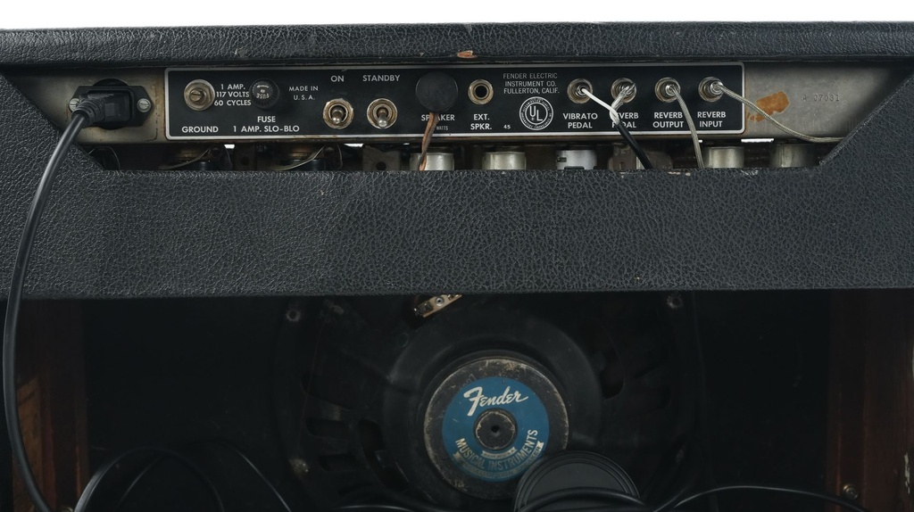 Fender Deluxe Reverb 1965-7.jpg