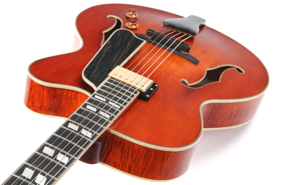 Eastman AR580CE HB-8.jpg