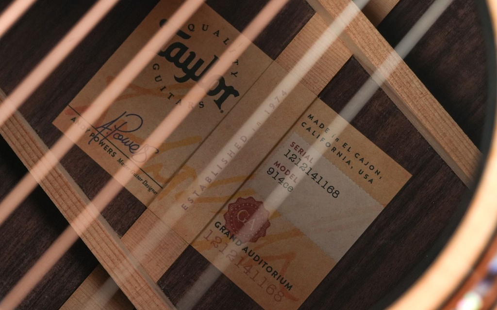 Taylor 914CE Spruce Rosewood V Class 2021-12.jpg