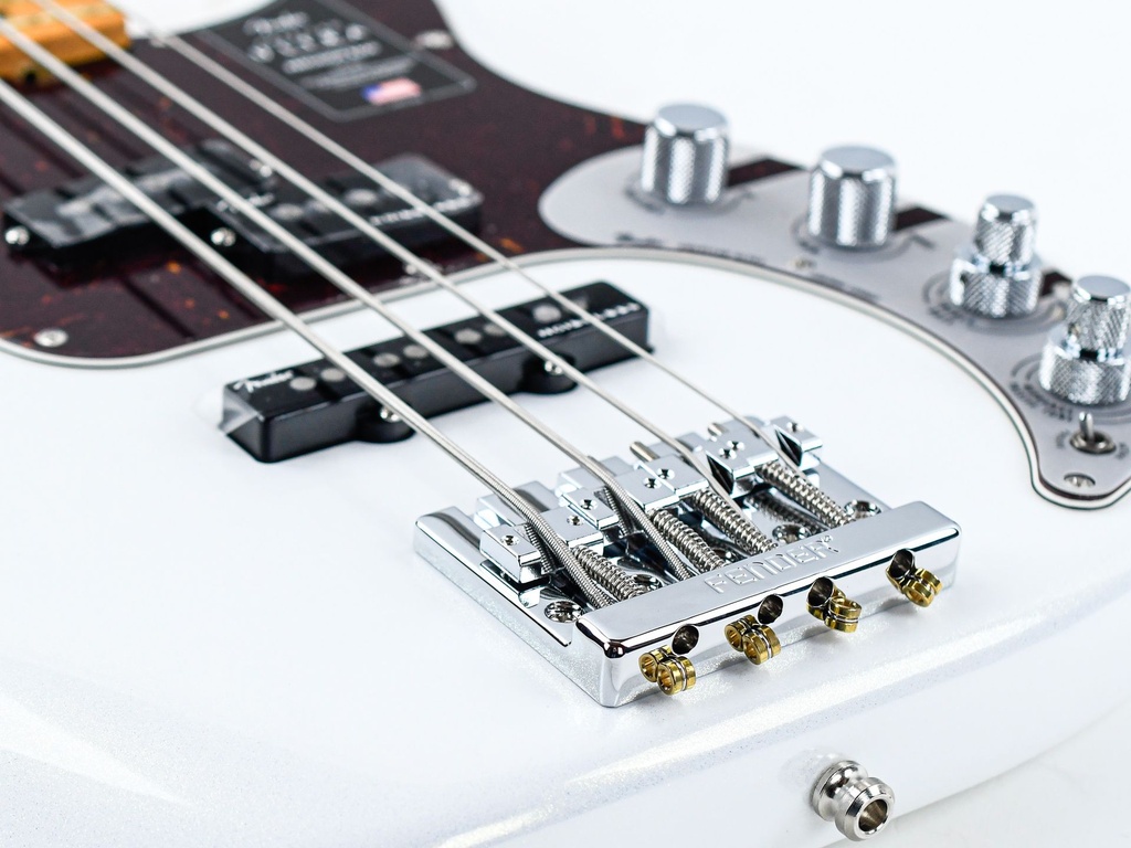 Fender American Ultra Precision Bass Arctic Pearl-11.jpg
