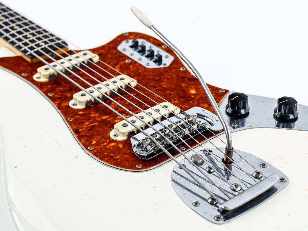 Fender Bass VI White 1963-10.jpg