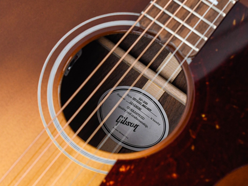 Gibson SJ200 Studio Walnut Burst-11.jpg