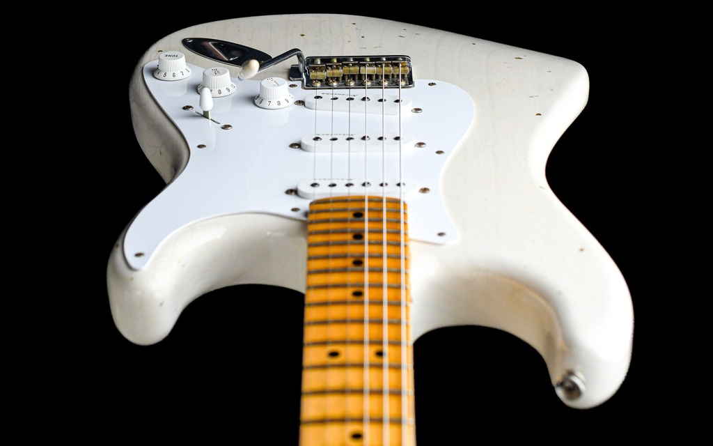 Fender Custom Shop EC Stratocaster Journeyman Relic White 2017-12.jpg