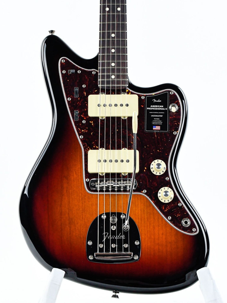 Fender Player Stratocaster 3 Tone Sunburst MN-3.jpg