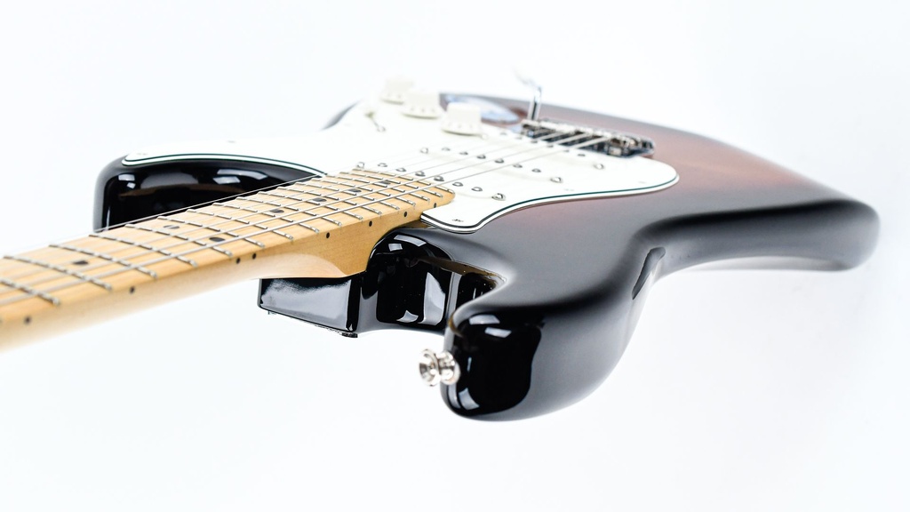 Fender Player Stratocaster 3 Tone Sunburst MN-8.jpg