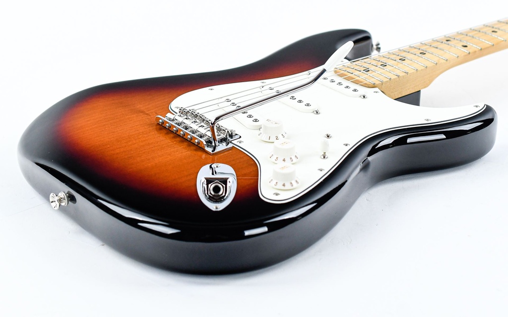 Fender Player Stratocaster 3 Tone Sunburst MN-11.jpg