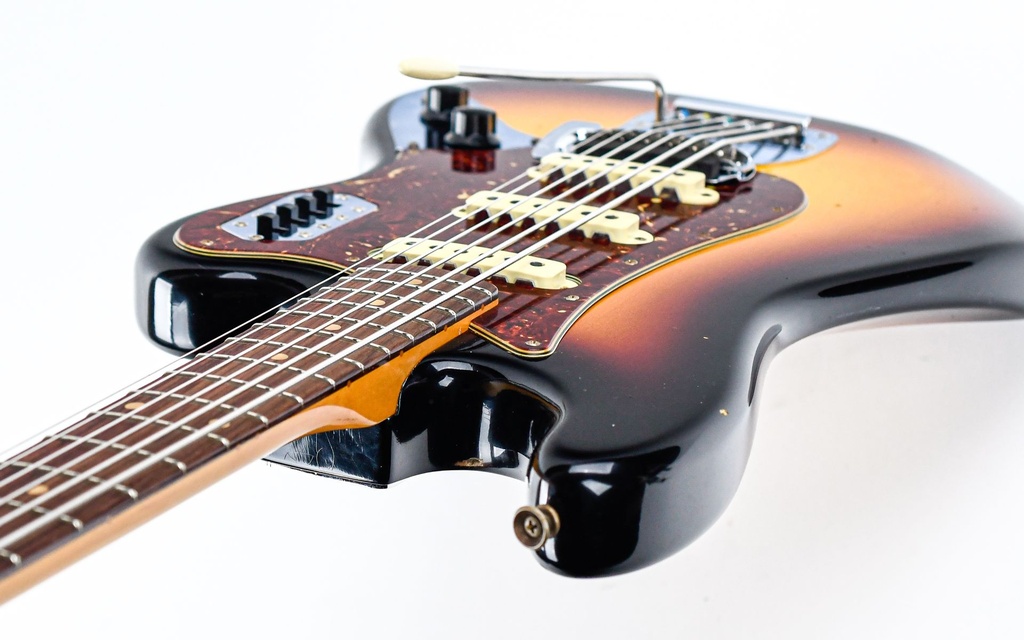 Fender Custom Shop B3 Bass VI Journeyman 3 Tone Sunburst-9.jpg
