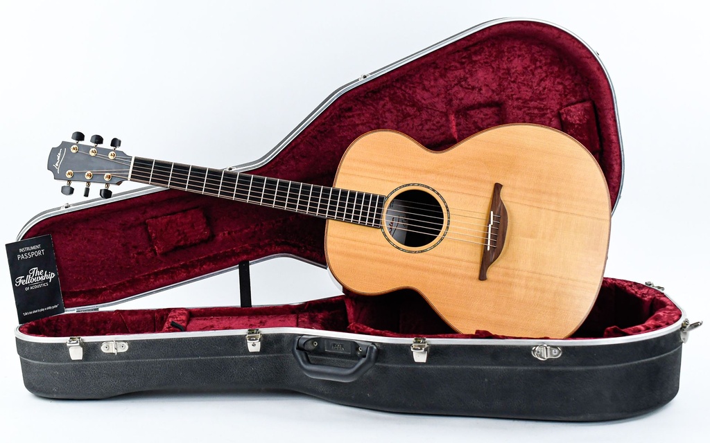 Lowden O35 Rosewood Sitka Spruce Recent-1.jpg