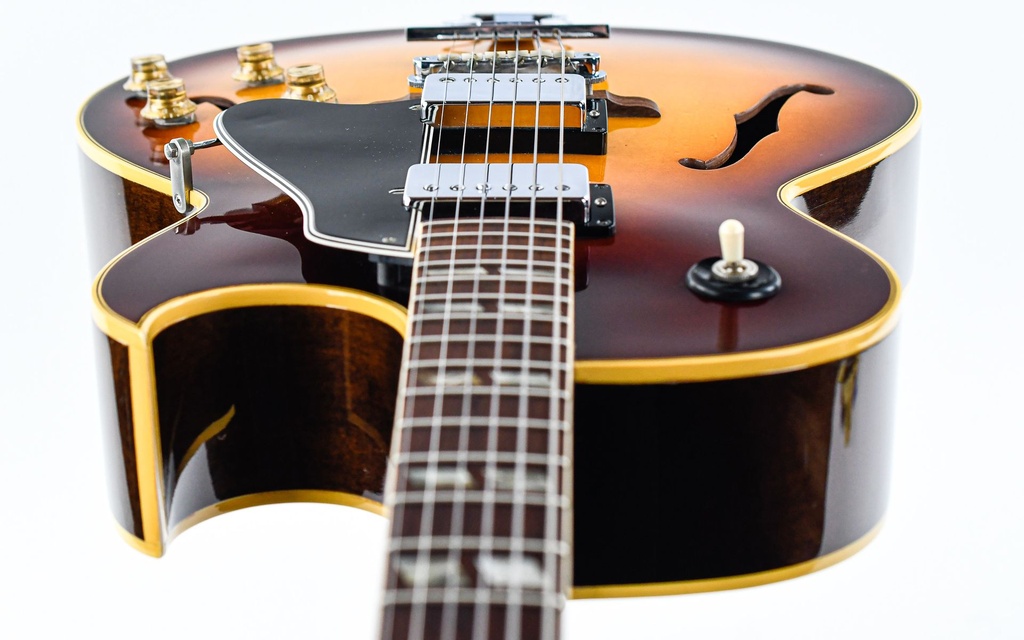 Gibson ES175 Sunburst 1967-12.jpg
